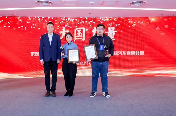 双耀加冕，展现实力担当，东风柳汽揽获“车轮上的中国”双奖