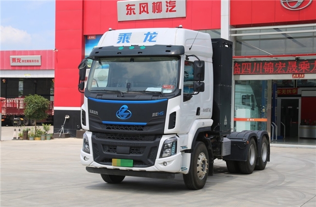  乘龙推出600度大电量牵引：以卓越性能助力卡友转型升级