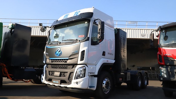 乘龙H5 600度大电量牵引车：以“钞能力”助力企业零碳转型