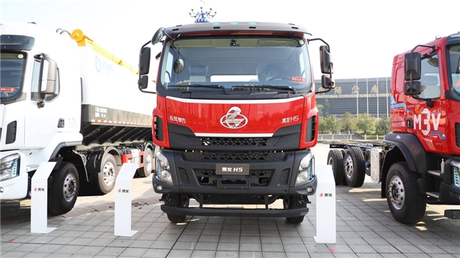 乘龙H5 4×2极限自卸车 极限工况下的高效运输专家