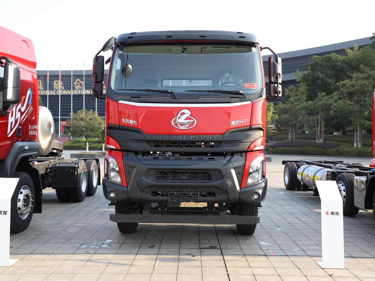 置换最高省14万！乘龙H7 8x4纯电自卸车工程运输创富利器