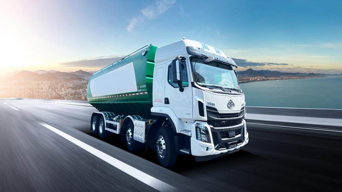 置换至高补11万，选乘龙H5 8x4散装饲料运输车多拉多赚