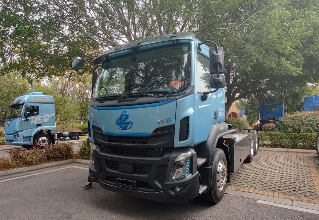 自重8.9T节能15%，乘龙H5超轻版纯电牵引一年多赚36000元	